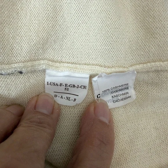 Men's Cream 100% Cashmere V-Neck Sweater, Size Large. - Picture 4 of 12